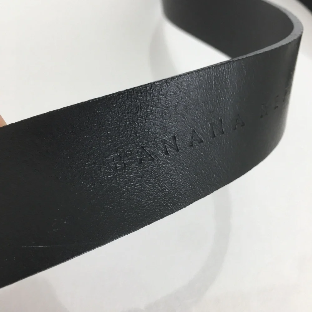 Italian Leather Black Belt by Banana Republic Men’s Size 40 Silver Buckle